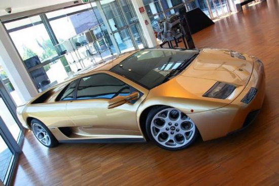 Lamborghini m�zesi!