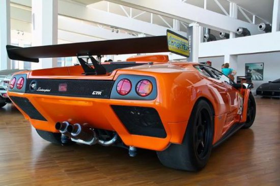 Lamborghini m�zesi!