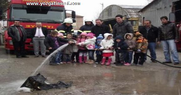 Sar�kaya itfaiye M�d�rl���ne ��rencilerden Ziyaret...