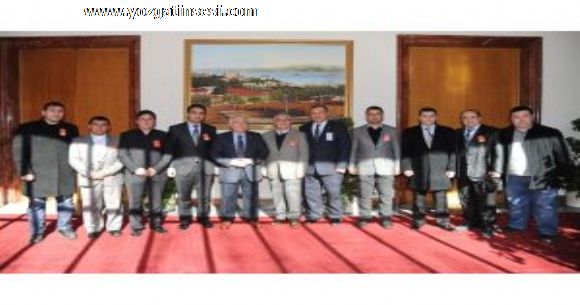 Sar�kaya �l�e Te�kilat�ndan Cemil �i�ek Ziyareti