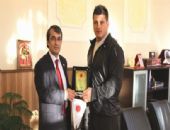 Yozgatl� Milli G�re��i D�nya �ampiyonu R�za Kayaalp,  Prof. Dr. Tamer U�ar'� makam�nda ziyaret etti.