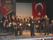 Nida T�fek�i T�rk Halk M�zi�i Korosu bu y�l�n ilk konserini verdi