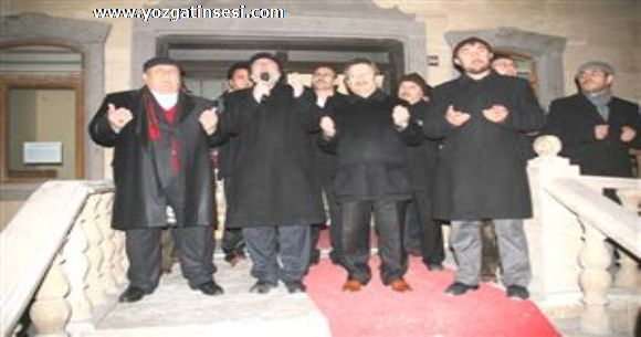 Yozgatl� Hay�rsever ��adam�ndan �al��anlar�na Umre...